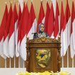 Sekdaprov Sulawesi Tengah, Novalina, menyampaikan sambutan pada Rapat Paripurna DPRD Sulteng, Senin (29/9). Foto: Tim Media Gubernur Sulteng 
