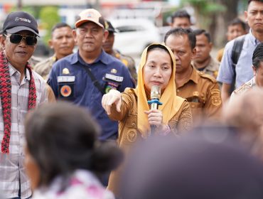 Imelda Liliana Muhidin Hadapi Demonstran Penyintas Bencana Palu. Foto: Dok. Pemkot Palu 