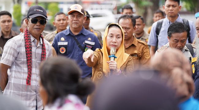 Imelda Liliana Muhidin Hadapi Demonstran Penyintas Bencana Palu. Foto: Dok. Pemkot Palu 