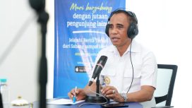 Anwar Hafid memaparkan program Berani Sejahtera lewat siaran radio di Palu. Foto: Tim Media Gubernur Sulteng 