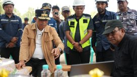 Gubernur Anwar Hafid meninjau progres Kampung Nelayan Merah Putih di Tolitoli. Foto: Tim Media Gubernur Sulteng 