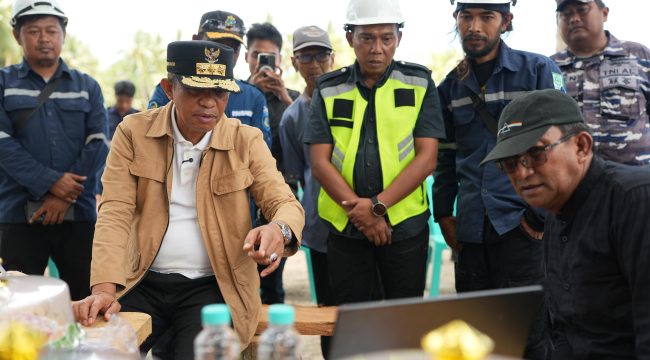 Gubernur Anwar Hafid meninjau progres Kampung Nelayan Merah Putih di Tolitoli. Foto: Tim Media Gubernur Sulteng 