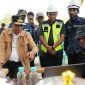Gubernur Sulteng Anwar Hafid meninjau pembangunan Kampung Nelayan Merah Putih di Tolitoli