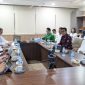 Bupati Parigi Moutong menyerahkan proposal pengembangan terminal dan pelabuhan kepada Dirjen Perhubungan Darat di Jakarta.