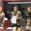 Bupati Parigi Moutong H. Erwin Burase bersama pejabat daerah usai menandatangani perjanjian kerja sama optimalisasi Pajak Daerah dan Pajak Pusat. Foto: Pemda Parigi Moutong