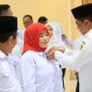Ketua PMI Parigi Moutong, Hestiwati Nanga, bersama jajaran pengurus baru periode 2025–2030 usai pelantikan di Kantor Bupati Parigi Moutong, Minggu (26/10/2025). Foto: Mukti
