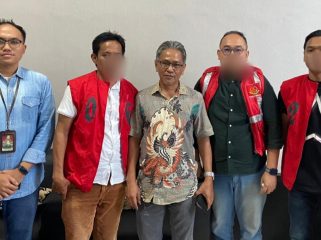 Tiga tersangka kasus korupsi Perumda Palu resmi ditahan Kejari Palu. Foto: Istimewa 