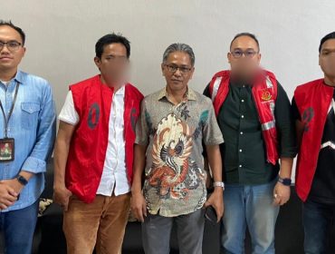 Tiga tersangka kasus korupsi Perumda Palu resmi ditahan Kejari Palu. Foto: Istimewa 