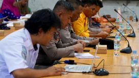 Peserta Sekolah Lapang Gempabumi Palu menyimak materi mitigasi bencana dan sistem peringatan dini dari BMKG. Foto: Iwan/Pemkot Palu
