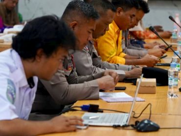 Peserta Sekolah Lapang Gempabumi Palu menyimak materi mitigasi bencana dan sistem peringatan dini dari BMKG. Foto: Iwan/Pemkot Palu 
