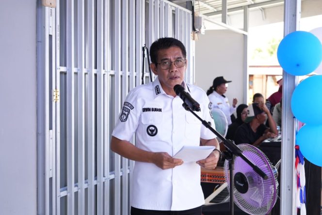 
 Bupati Erwin Burase Resmikan Rest Area Ogomolos dan Salurkan Bantuan