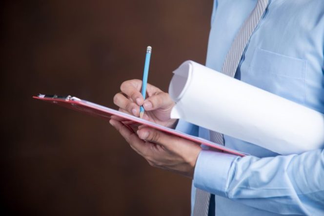 
 Ilustrasi Pegawai Bappelitbangda Parigi Moutong mencatat hasil pembahasan rancangan peraturan daerah tentang kekayaan intelektual. Foto: Freepik