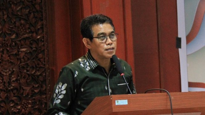
 Bupati Parigi Moutong, Erwin Burase, membuka sosialisasi PIK-R dan mengukuhkan Ayah Bunda Genre di Aula Kantor Bupati, Jumat (7/11/2025). Foto: Pemda Parimo