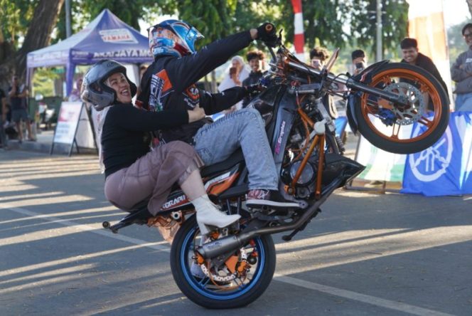 
 Aksi peserta Freestyle Competition Piala Wali Kota Palu 2025 memukau penonton di depan Kantor KONI Kota Palu, Sabtu (8/11/2025). Foto: Iwan/Pemkot Palu