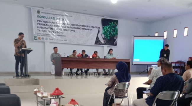 Suasana konsultasi publik penyusunan KLHS revisi RTRW yang digelar Pemkab Parigi Moutong di Hotel Lidya Kampal. Foto: Diskominfo Parimo 
