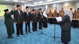 Wagub Sulteng kukuhkan pengurus BAZNAS baru dan meminta program zakat lebih tepat sasaran untuk mendukung pengentasan kemiskinan di Sulawesi Tengah. Foto: Pemprov Sulteng 