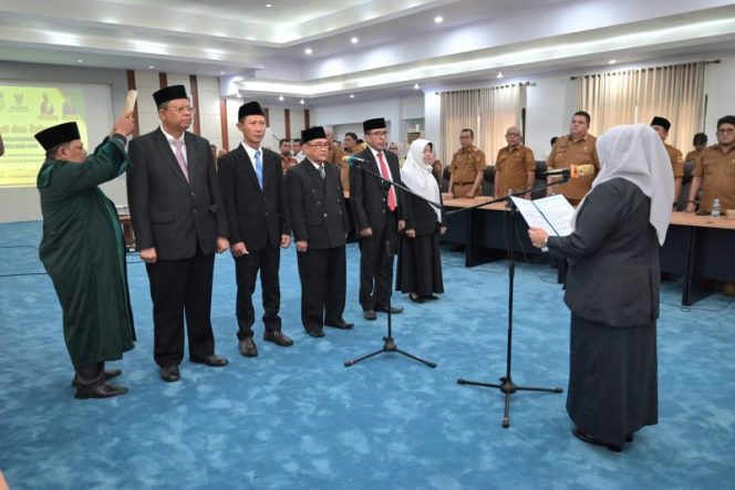 
 Wagub Sulteng kukuhkan pengurus BAZNAS baru dan meminta program zakat lebih tepat sasaran untuk mendukung pengentasan kemiskinan di Sulawesi Tengah. Foto: Pemprov Sulteng 