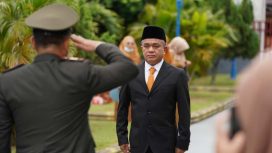 Wali Kota Palu Hadianto Rasyid memimpin langsung upacara peringatan Hari Pahlawan 2025 di Taman Makam Pahlawan Jalan Basuki Rahmat, Senin (10/11/2025). Foto: Jufri/Pemkot Palu
