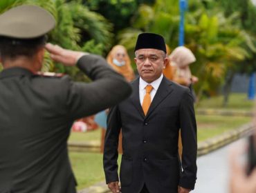 Wali Kota Palu Hadianto Rasyid memimpin langsung upacara peringatan Hari Pahlawan 2025 di Taman Makam Pahlawan Jalan Basuki Rahmat, Senin (10/11/2025). Foto: Jufri/Pemkot Palu
