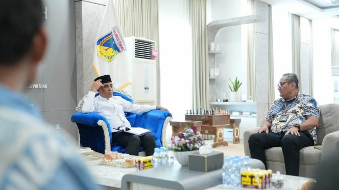
 Gubernur Sulawesi Tengah Anwar Hafid menerima audiensi Kepala BP3KP Sulawesi II Recky Wolter Lahope bersama jajaran di Ruang Kerja Gubernur Sulteng, Palu, Jumat (9/1/2026). Foto: Tim Media Gubernur Sulteng