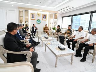 Suasana audiensi antara Pemerintah Provinsi Sulawesi Tengah dan Kementerian Lingkungan Hidup membahas penanganan tambang ilegal dan perlindungan lingkungan. Foto: Pemprov Sulteng 