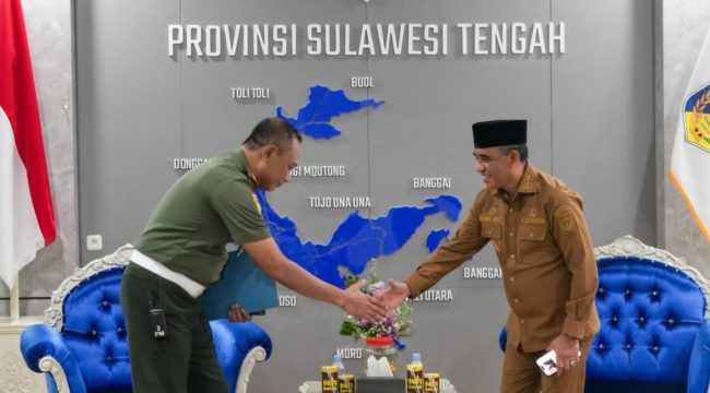 Gubernur Sulawesi Tengah Anwar Hafid menerima audiensi Komandan Polisi Militer Kodam XXIII/Palaka Wira, Kolonel Cpm Indra Jaya, di Ruang Kerja Gubernur Sulawesi Tengah, Palu, Selasa (20/1/2026). Foto: Pemprov Sulteng 