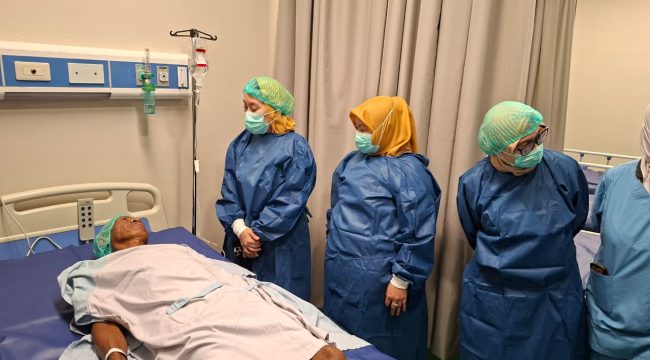 Wakil Wali Kota Palu, Imelda Liliana Muhidin, secara simbolis meresmikan Layanan Bedah Retina pertama di Provinsi Sulawesi Tengah (Sulteng) yang diluncurkan RSUD Anutapura Palu, Senin (05/01/2026). Foto: Jufri/Pemkot Palu