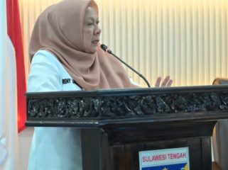 Wakil Gubernur Sulawesi Tengah menyampaikan arahan saat memimpin High Level Meeting TPID–TP2DD terkait pengendalian inflasi menjelang Ramadan 2026 di Palu. Foto: Pemprov Sulteng 