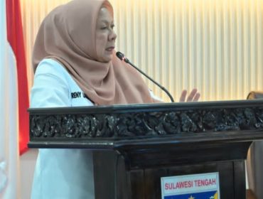 Wakil Gubernur Sulawesi Tengah menyampaikan arahan saat memimpin High Level Meeting TPID–TP2DD terkait pengendalian inflasi menjelang Ramadan 2026 di Palu. Foto: Pemprov Sulteng 