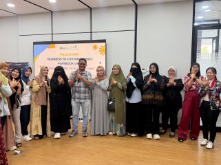 Peserta pelatihan B2C Playbook UKM berfoto bersama usai kegiatan Join Insight yang digelar Telkom Witel Sulbagteng di Palu, Rabu (11/02/2026). Foto: Telkom Sulbagteng