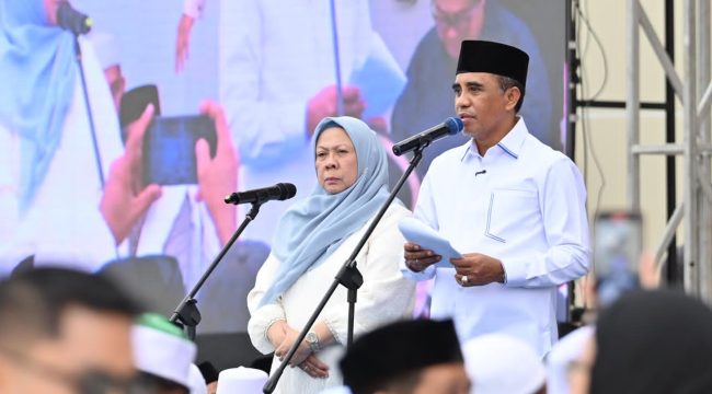 Gubernur Anwar Hafid dan Wakil Gubernur Reny Lamadjido saat peringatan setahun kepemimpinan di Masjid Raya Baitul Khairaat, Palu. Foto: Pemprov Sulteng 