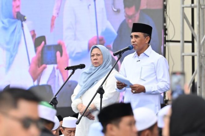 
 Gubernur Anwar Hafid dan Wakil Gubernur Reny Lamadjido saat peringatan setahun kepemimpinan di Masjid Raya Baitul Khairaat, Palu. Foto: Pemprov Sulteng 
