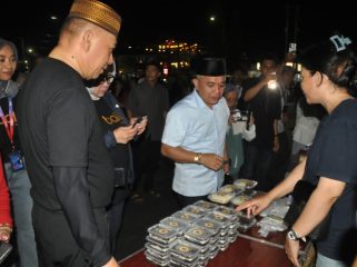 Wali Kota Palu Hadianto Rasyid bersama jajaran Pemkot dan BTN membuka Weekend Ramadhan Night di Lapangan Vatulemo, Sabtu malam (21/2/2026). Foto: Dok. Pemkot Palu 