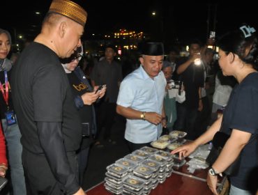 Wali Kota Palu Hadianto Rasyid bersama jajaran Pemkot dan BTN membuka Weekend Ramadhan Night di Lapangan Vatulemo, Sabtu malam (21/2/2026). Foto: Dok. Pemkot Palu 