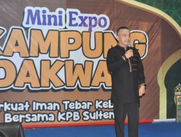 Hadianto Rasyid membuka Mini Expo Kampung Dakwah yang digelar Komunitas Pemuda Berbudaya Sulawesi Tengah di Jalan Kasuari, Kota Palu, Rabu (11/3/2026). Foto: Pemkot Palu 