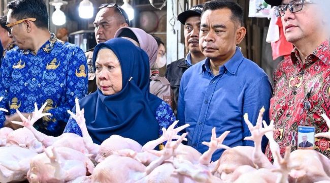 Reny A. Lamadjido memantau harga bahan pokok saat sidak di pasar tradisional Kota Palu menjelang Lebaran. Foto: Pemprov Sulteng 