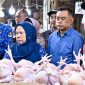 Wakil Gubernur Sulawesi Tengah memantau harga bahan pokok di pasar tradisional Palu.