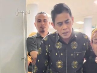 Erwin Burase Lepas Pemulangan Jenazah Korban Pohon Tumbang. Foto: Istimewa 