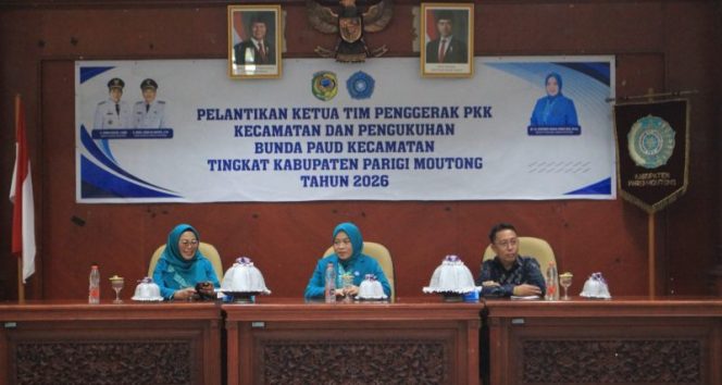 
 Pelantikan Ketua TP-PKK dan pengukuhan Bunda PAUD kecamatan se-Kabupaten Parigi Moutong berlangsung di Aula Kantor Bupati Parigi Moutong, Sabtu (11/4/2026). Foto: Dok. Pemda Parigi Moutong 