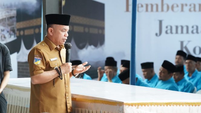 
 Hadianto Rasyid Pimpin Pelepasan 536 Jemaah Haji Palu. Foto: Dok. Diskominfo Kota Palu