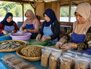 Ilustrasi Kelompok Perempuan Pesisir Dilatih Mengolah Hasil Perikanan. Foto: PPID/AI