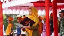 Wakil Wali Kota Palu Imelda Liliana Muhidin memimpin upacara Hari Keluarga Nasional (Harganas) ke-33 yang dirangkaikan dengan peluncuran Gerakan Edukasi dan Pendamping Inti Keluarga (Gemati) di Halaman Kantor Wali Kota Palu.