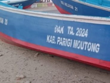 Nelayan Parigi Moutong Dapat Bantuan Mesin Katinting dan Perahu Fiber. Foto: Istimewa