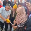 Wali Kota Palu Hadianto Rasyid meresmikan operasional POMINDO pertama di Kota Palu yang menghadirkan layanan pembelian minyak goreng isi ulang dengan sistem distribusi yang lebih higienis dan ramah lingkungan. Foto: Jufri/Pemkot Palu