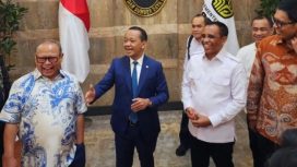 Gubernur Sulawesi Tengah Anwar Hafid bersama Menteri ESDM Bahlil Lahadalia dalam pertemuan di Jakarta, Rabu (19/8/2026). Foto: Istimewa