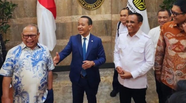 Gubernur Sulawesi Tengah Anwar Hafid bersama Menteri ESDM Bahlil Lahadalia dalam pertemuan di Jakarta, Rabu (19/8/2026). Foto: Istimewa