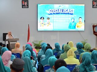 Wakil Gubernur Sulawesi Tengah, dr. Reny A. Lamadjido, Sp.PK., M.Kes., memberikan sambutan saat membuka Sosialisasi Pencegahan Perkawinan Usia Anak, Pentingnya Akta Kelahiran bagi Anak untuk Mencegah Stunting, dan Gerakan Keluarga Taat Pajak di Aula Badan Pendapatan Daerah (Bapenda) Provinsi Sulawesi Tengah, Palu, Rabu (5/8/2026). Foto: Dok. Pemprov Sulteng