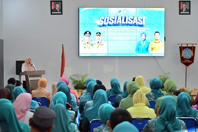 
 Wakil Gubernur Sulawesi Tengah, dr. Reny A. Lamadjido, Sp.PK., M.Kes., memberikan sambutan saat membuka Sosialisasi Pencegahan Perkawinan Usia Anak, Pentingnya Akta Kelahiran bagi Anak untuk Mencegah Stunting, dan Gerakan Keluarga Taat Pajak di Aula Badan Pendapatan Daerah (Bapenda) Provinsi Sulawesi Tengah, Palu, Rabu (5/8/2026). Foto: Dok. Pemprov Sulteng