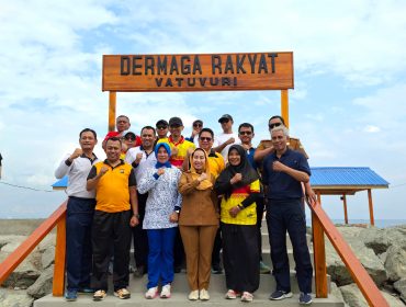 Menanam Pohon di Pesisir Palu, Imelda Mengajak Berbagai Pihak Berkolaborasi. Foto: Pemkot Palu 