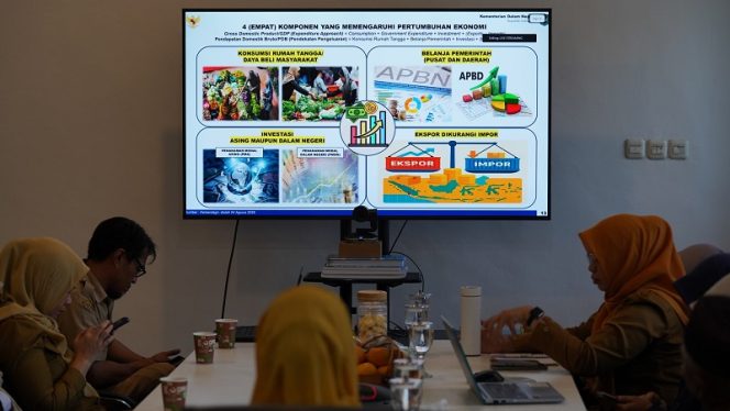 
 Wawali Palu Ikuti Rakor Pengendalian Inflasi, Pemkot Perkuat Pemantauan Harga. Foto: Jufri/Pemkot Palu